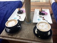 Lekker genieten bij het zwembad met wat lekkers