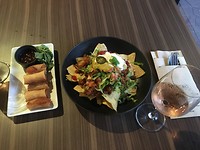 Onze middagborrel met wat lekkers.