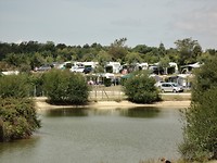Camping met visvijver