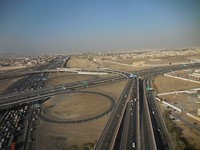 Dubai vanuit het vliegtuig (een grote zandbak)