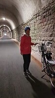 Kleddernat schuilen in de tunnel