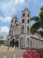 De houten  kathedrale basiliek van Sint Petrus en Paulus, centrum Paramaribo.