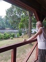 Zichtje vanuit het terras van ons hutje > de Surinamerivier