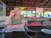 Resto onder dak, Jungle Resort Pingpé - een fris Parbo biertje kan deugd doen in deze hitte!