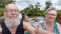 Wij tweetjes met Dinesh tussen de mangroves van Bigi Pan