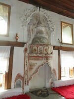 Skenduli House - haard in de 'wedding room'