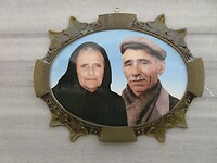Foto op grafzerk in Mesopotam, nabij de Sint-Nicolaaskerk