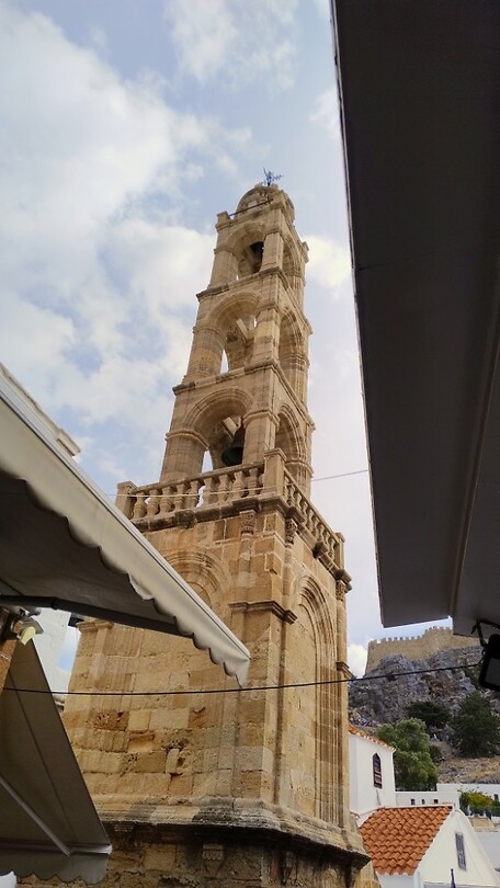 Orthodoxe kerktoren in Lindos