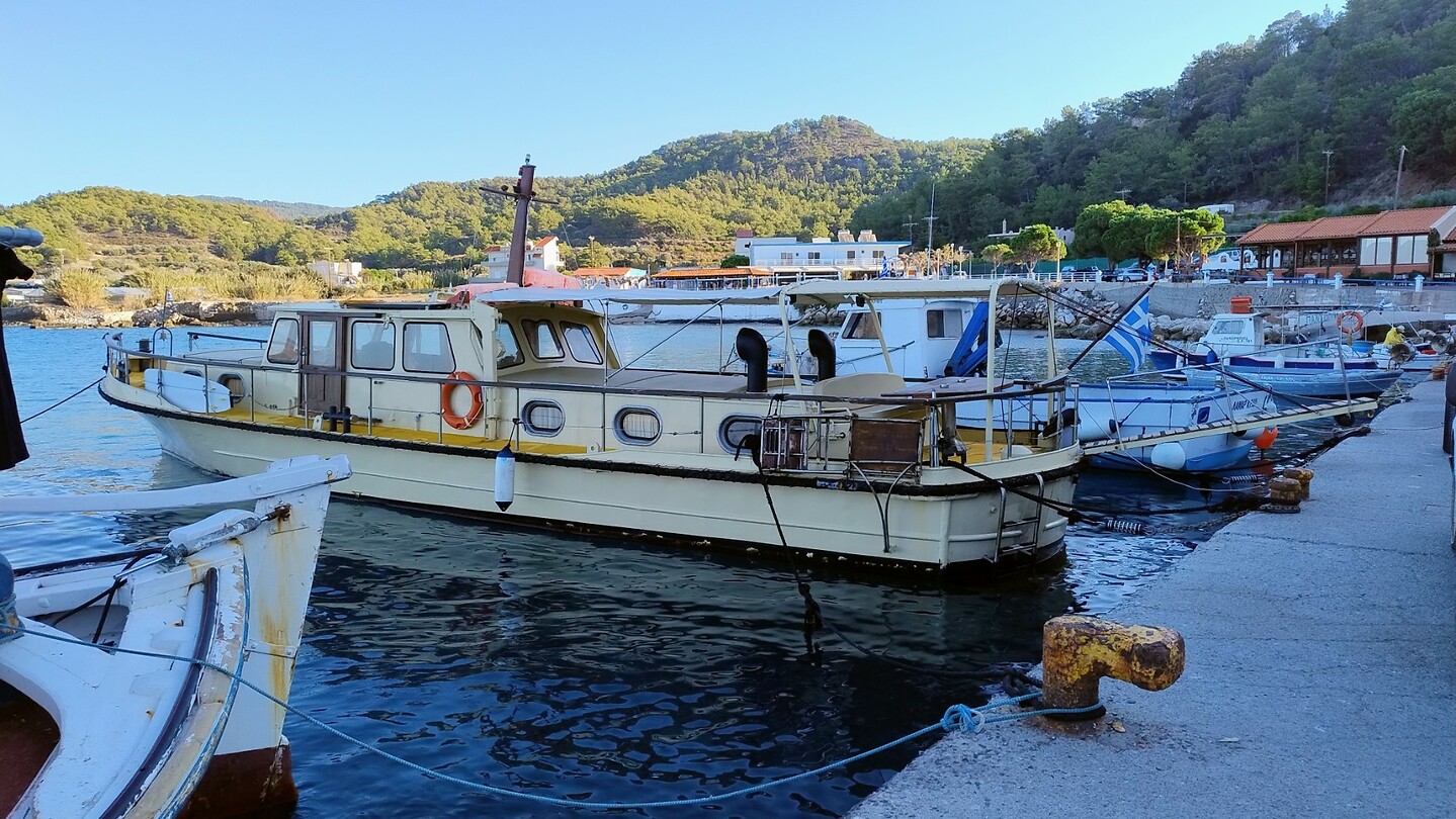 Vissersbootjes in Karmiros Skala