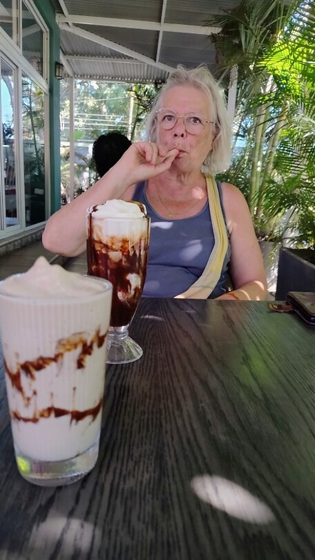 Three Trees café