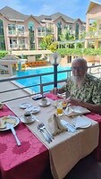 Ontbij op het terras van het Lemigo Hotel