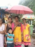 26/12. Kleurrijke Indiaase vrouwen.