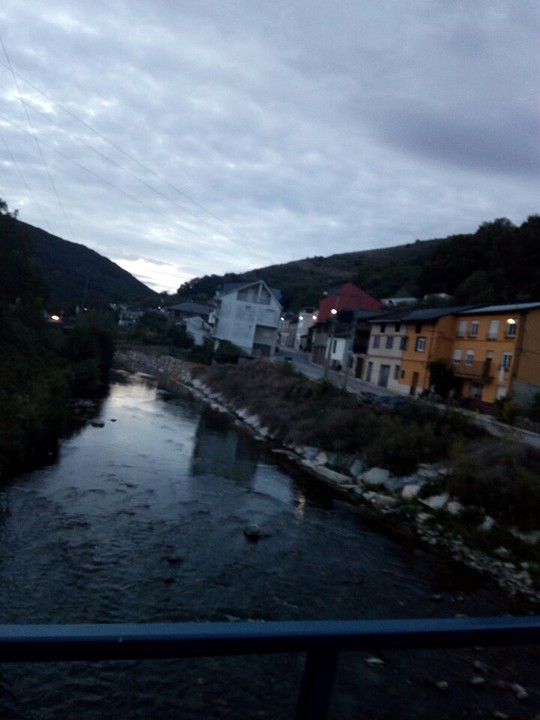 Langs de rivier