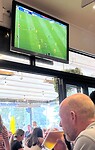 Tap Room, Mission Bay: voetbalmatch Auckland VS. Wellington