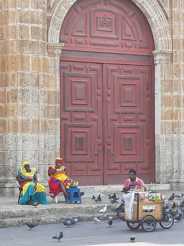 Dames voor de kerk