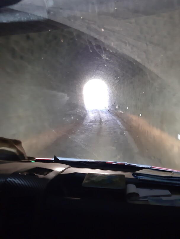 Door de tunnel