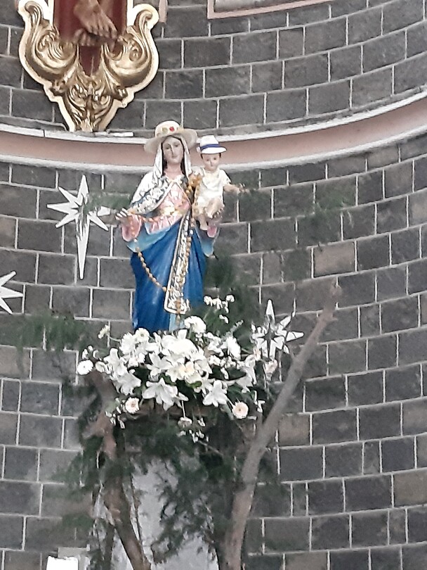 Mariabeeld in de kerk