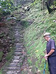 Onderaan de 1200 treden