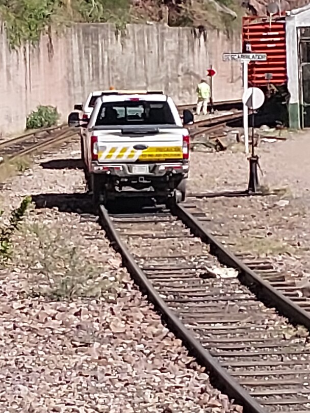 Auto op het spoor