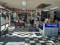 Kantoor bij banden shop.