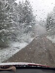 Sneeuwbui op weg naar een overnachtingsplek