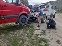 Hulp om de berg af te komen.
