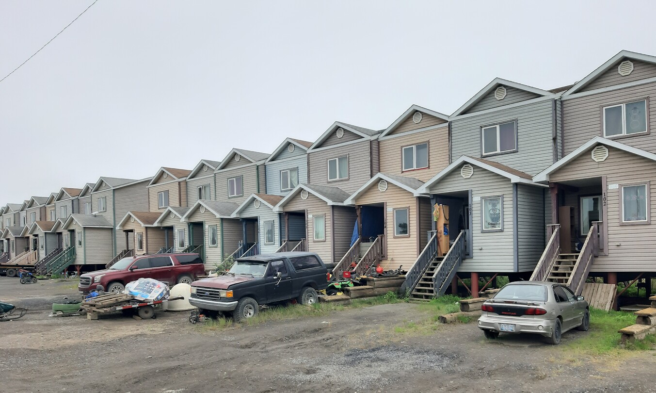 Rijtjeshuizen in Inuvik