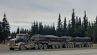 Road train, 38 m. lang, max. 90 ton.