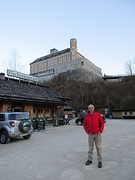 Bij het restaurant