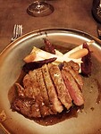 Overijssel 2021 057 Rib-eye op bedje van spinazie met diverse wortels en truffelsaus