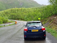 Eerst wachtende voor de slagboom voordat we door de tunnel mogen rijden