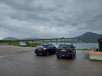 De brug over de fjord bij Sortland, een van de vele bruggen