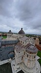 Uitzicht op de Dom en het Baptiserium vanaf de toren van Pisa