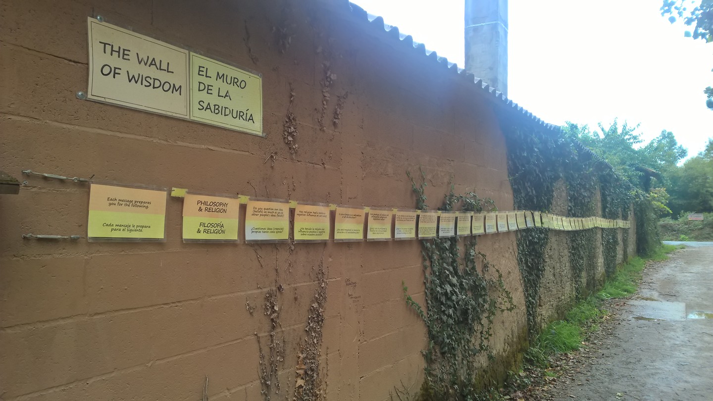 wall of wisdom, heb wat willekeurige wijsheid vastgelegd Foto bert