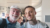 NL elftalspeler op weg naar zijn club