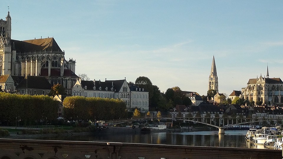 2010-11-03-038-FR-rivier-m-mooie-gebouwen