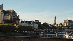 2010-11-03-038-FR-rivier-m-mooie-gebouwen