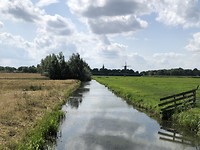 In de verte zie ik Buren liggen