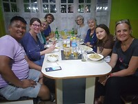 Uit eten met Lobsang, Elisabeth, Casper, Martine, Pema, Ger en Geertje