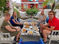 Eten bij de nepalese griek met Casper, Naomi, Willemijn en Ellen.