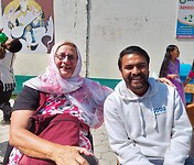 Met Nandasingh op het schooloptreden