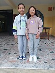 Chhechi en Asmita in hun nieuwe outfit