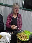 Sissler eten in de groene container (heet officieel organic green cafe).