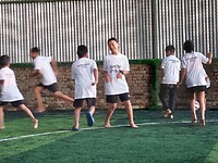 Voetballen.
