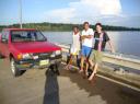 Op de Coppenamebrug samen met Willy en Jerry
