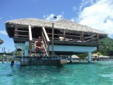 Zo blij met over-water-bungalow!