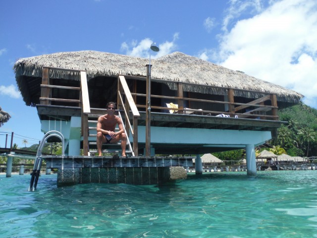 Zo blij met over-water-bungalow!