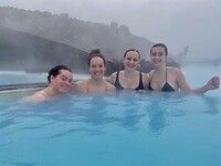 Vriendinnetjes in de Bleu Lagoon