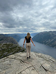 Bovenop de top bij de preikestolen hike