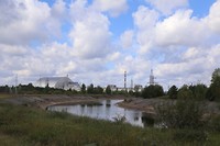 links, met overkapping kerncentrale nr 3